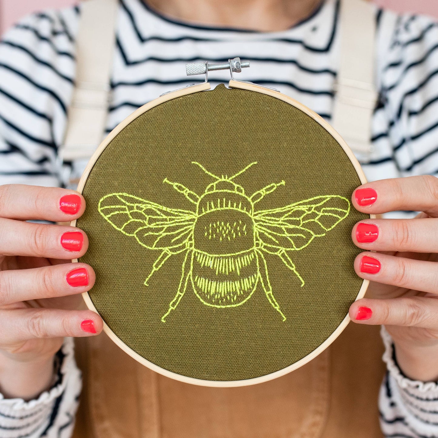 Bee Embroidery Hoop Kit