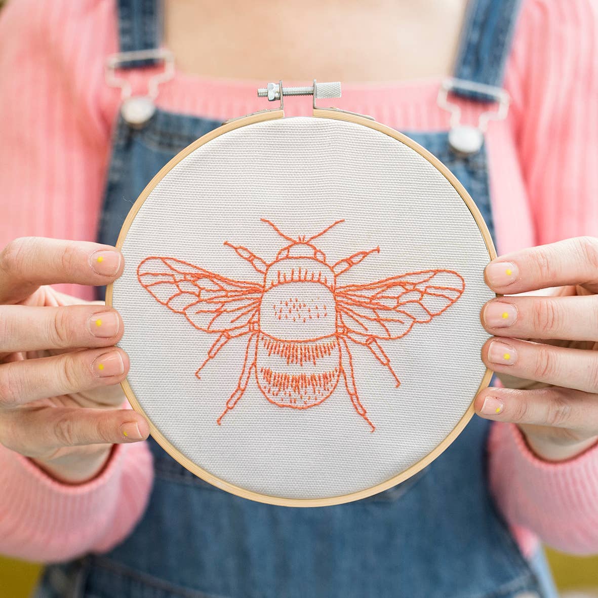 Bee Embroidery Hoop Kit