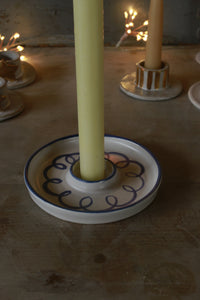 Standard candle holder with curly whirlers