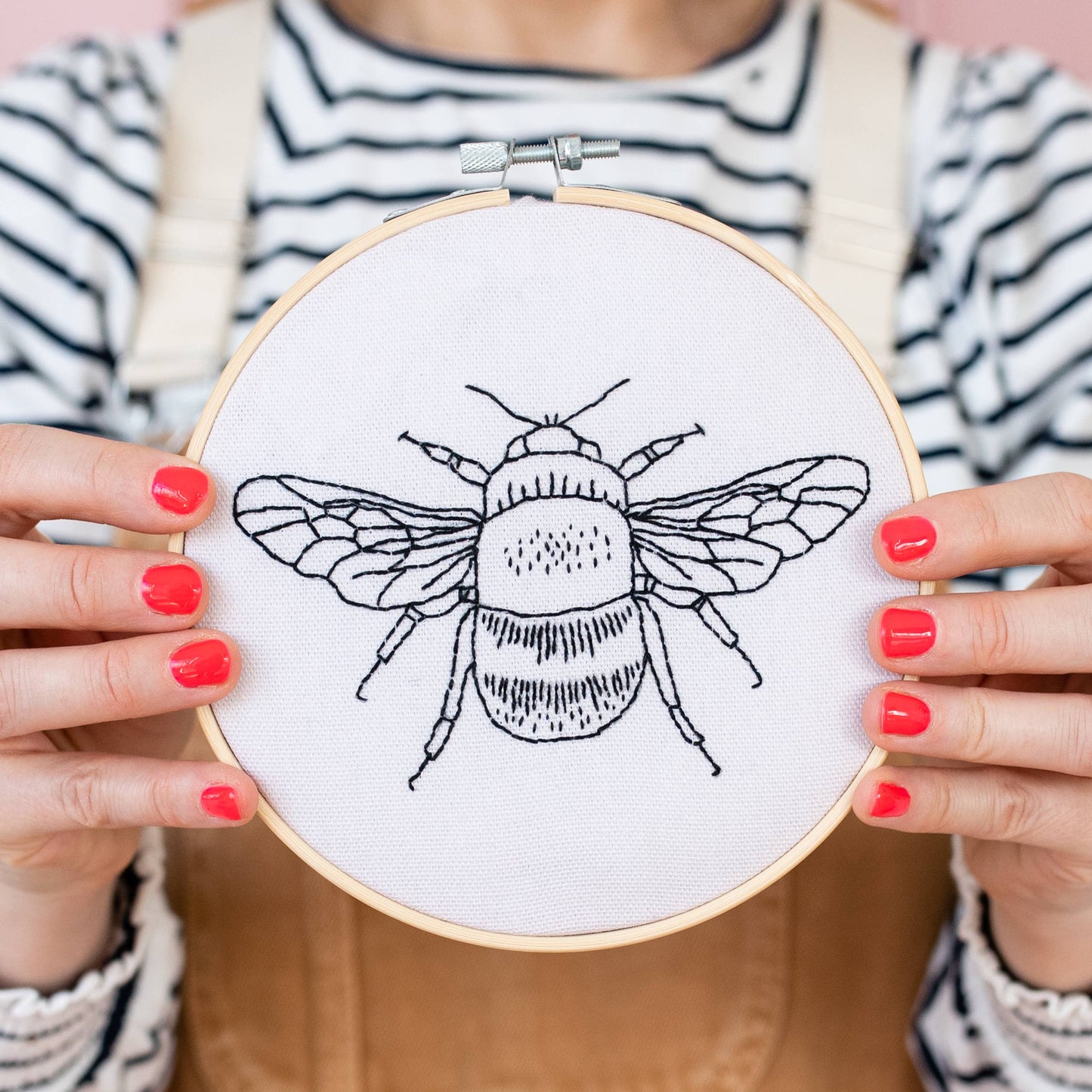 Bee Embroidery Hoop Kit