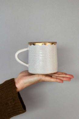 Laura Lane stoneware Gold scallop mug 