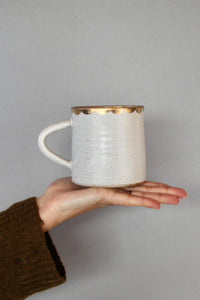 Laura Lane stoneware Gold scallop mug 